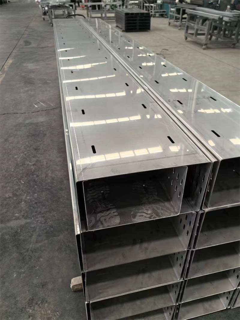 托盘式电缆桥架