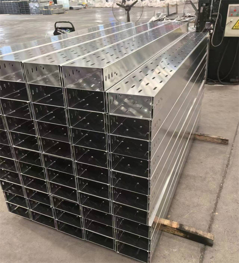 托盘式电缆桥架